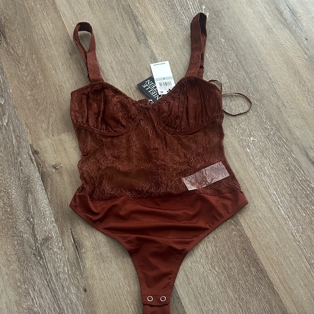 DANIELLE BERNSTEIN Lace Bodysuit in warm Brown